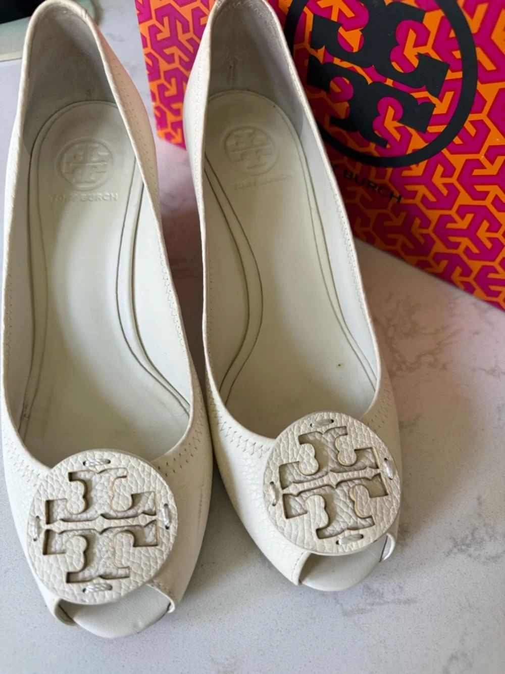 Tory Burch Ivory Textured Leather Wedge Pumps with Logo Medallion - Picture 4 of 6